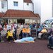 Bewohner*innen, Angehörige und Mitarbeitende protestierten im Antonius-Pflegeheim gegen die anstehenden Änderungen im Infektionsschutzgesetz und die prekäre Lage in der Pflege.
