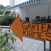 Das Schild "Gartenkirmes" weist den Weg in den Garten.