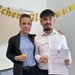 Wohnbereichsleiterin Jana Voigt gratuliert Steven Mohamedu zur bestanden Ausbildung!