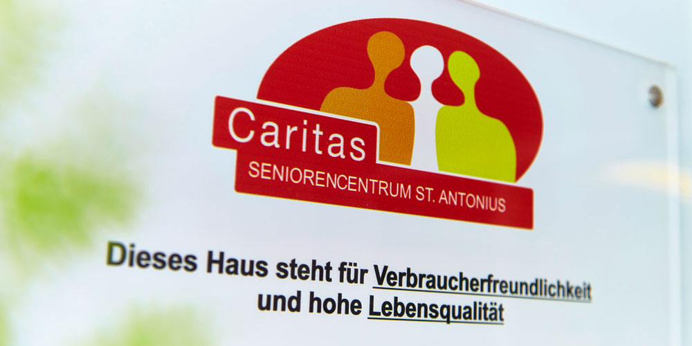 Wandschild für Verbraucherfreundlichkeit und hohe Lebensqualität im Seniorencentrum.